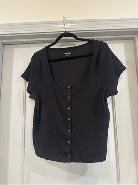Old Navy Black Short-Sleeve Scoop Neck Button-Up Top